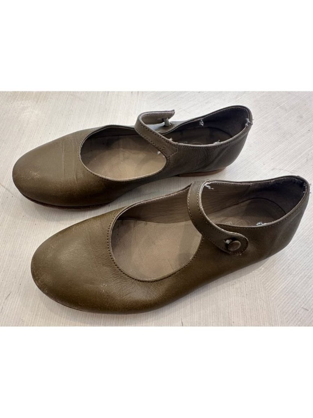 Bonpoint Girls Olive Green Leather Mary Jane Shoes Button Strap EU 32 US 1 Used